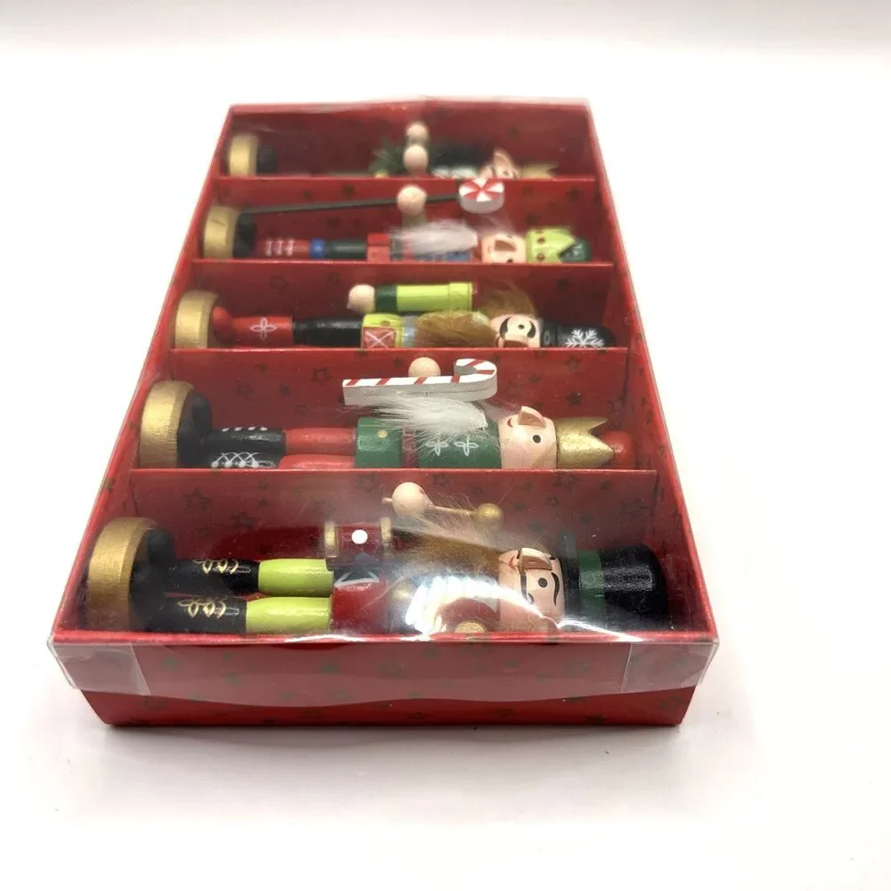 Amor Present christmas nutcrackers